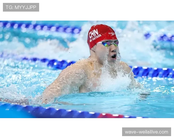 董志豪训练完直接啃鸡腿？这自律和放纵切换也太丝滑了